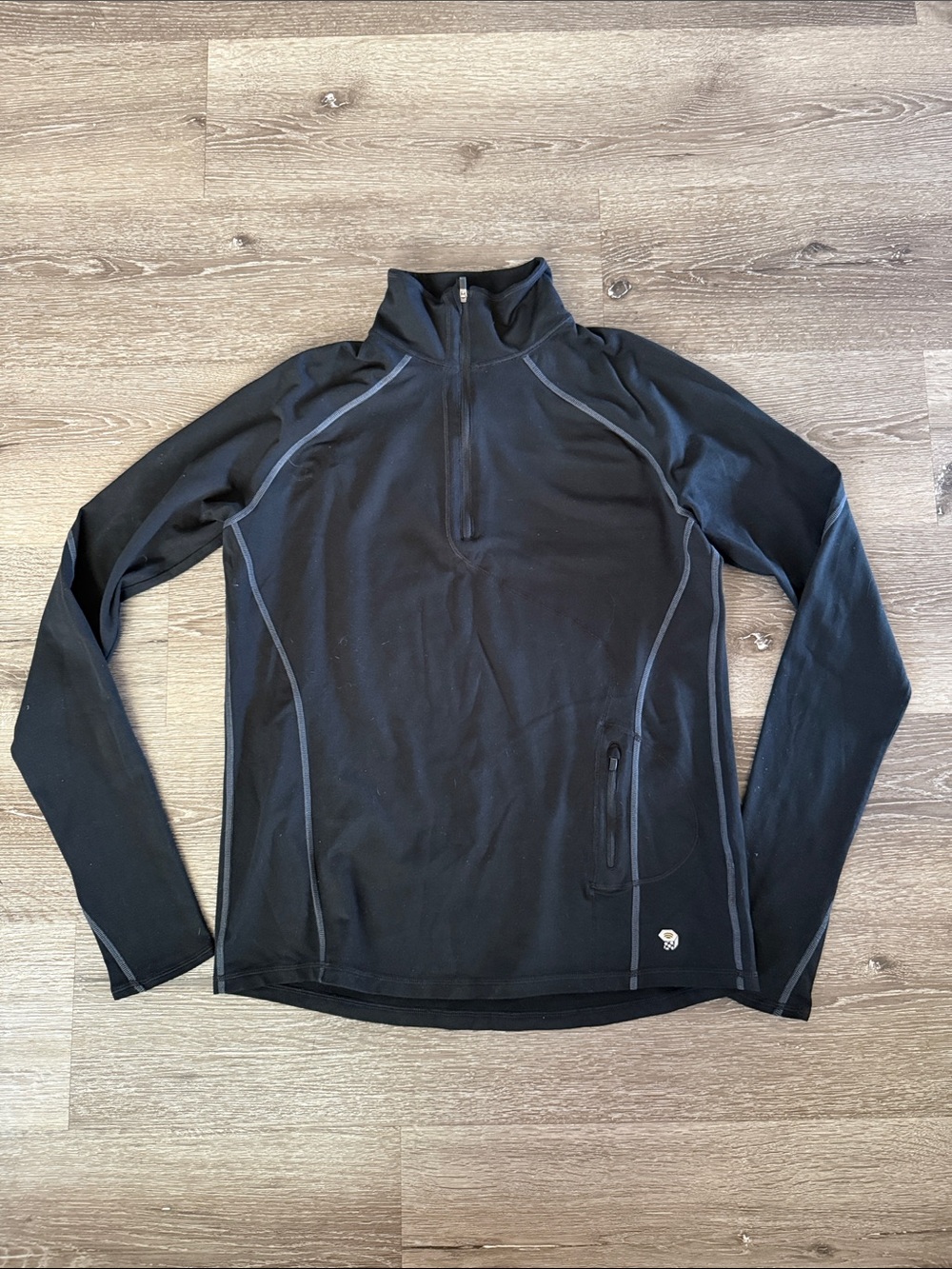 Mountain Hardwear Quarter Zip Top in Black, size Large
